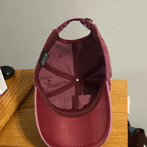 Maroon - Picture 3 of 4